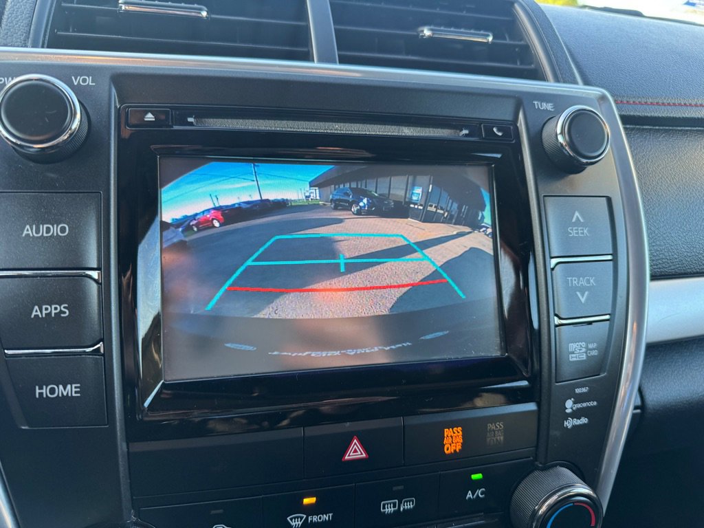 Used 2015 Toyota Camry SE w/ Moonroof Package FWD image 29