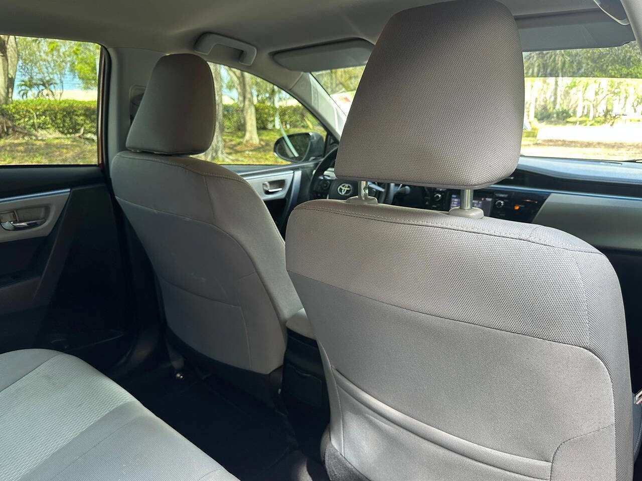 Used 2015 Toyota Corolla LE FWD image 13