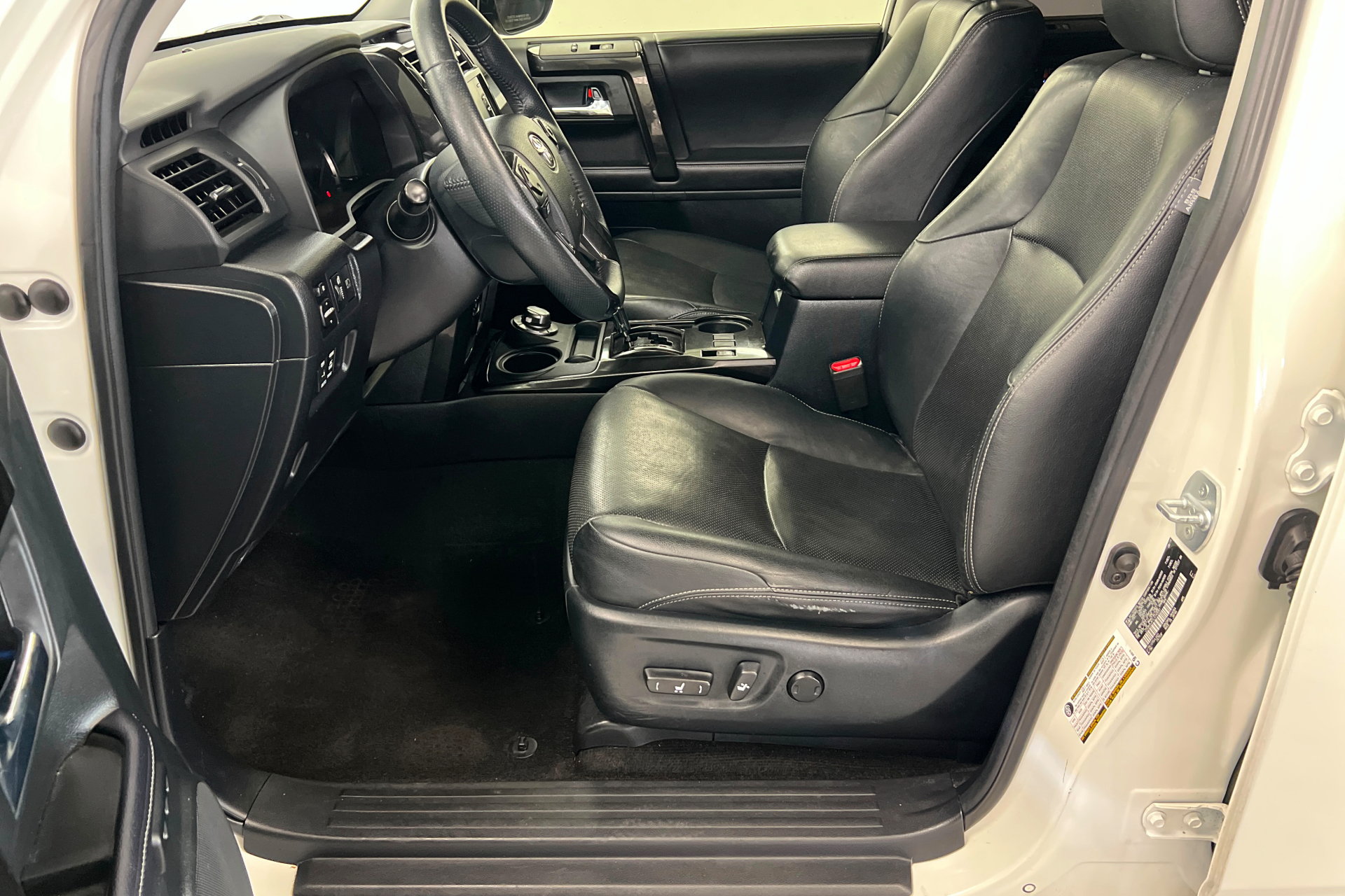 Used 2020 Toyota 4Runner Limited AWD/4WD image 18