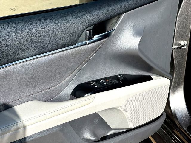 Used 2018 Toyota Camry XLE image 9