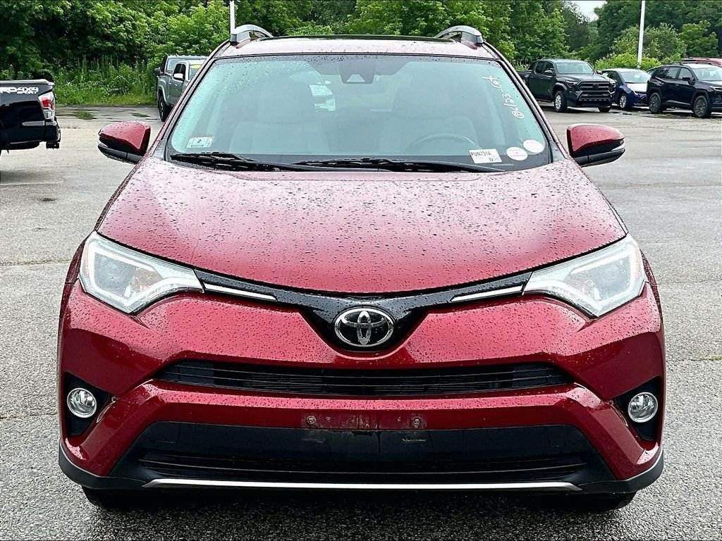 Used 2018 Toyota RAV4 XLE AWD/4WD image 2