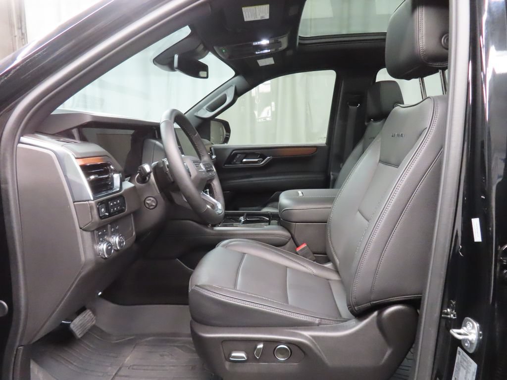Used 2025 GMC Yukon XL Denali w/ Sun & Power Step Package AWD/4WD image 13