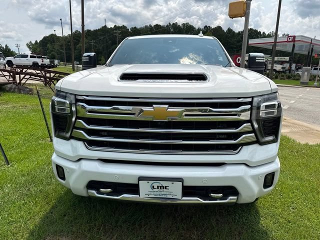 Used 2024 Chevrolet Silverado 2500 High Country w/ Technology Package AWD/4WD image 2