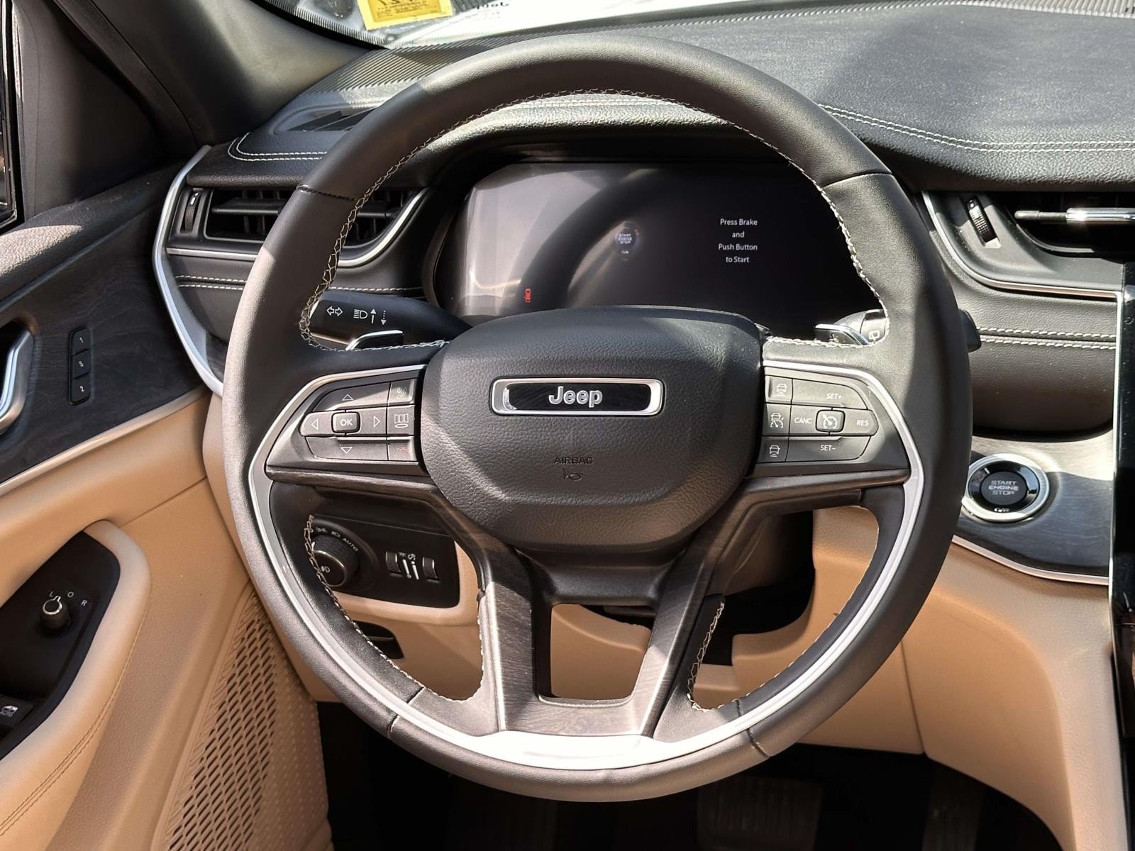 Used 2023 Jeep Grand Cherokee L Limited AWD/4WD image 16