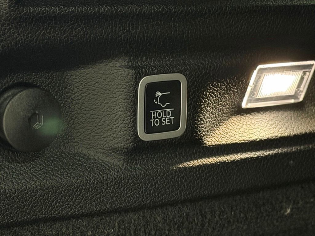 Used 2021 Jeep Grand Cherokee L Summit w/ Luxury Tech Group V image 22