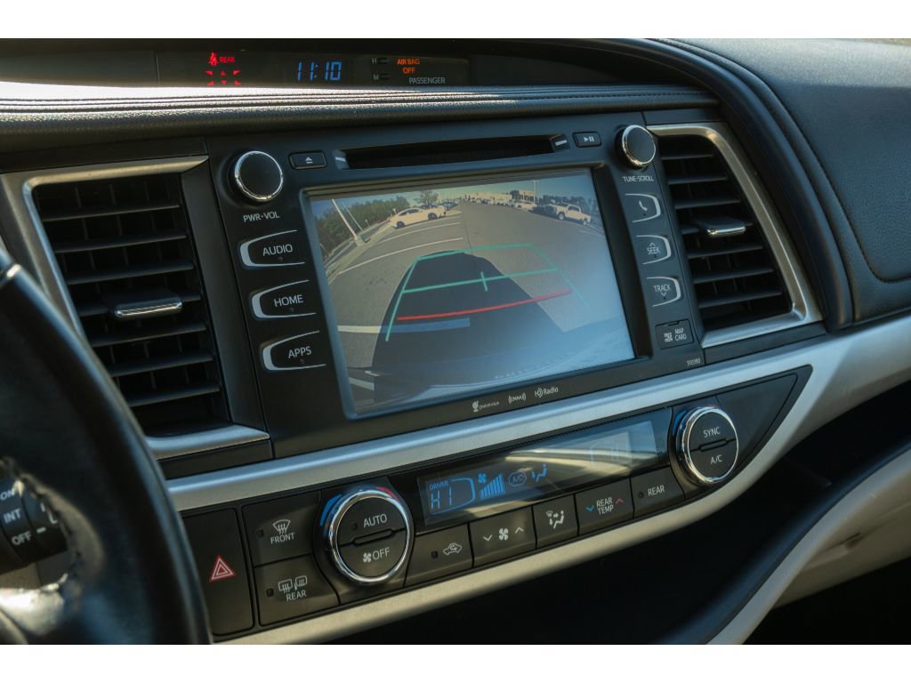 Used 2019 Toyota Highlander XLE image 24
