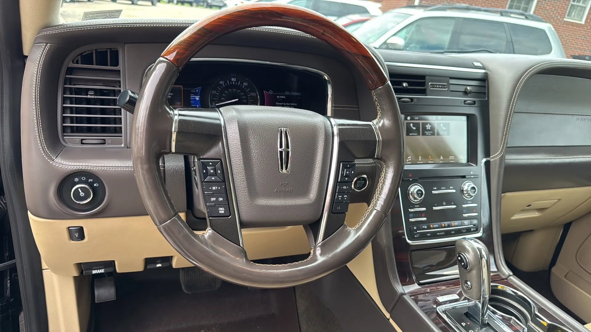 Used 2017 Lincoln Navigator L Reserve image 9