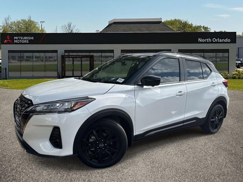 Used 2023 Nissan Kicks SR w/ SR Premium Package FWD image 1