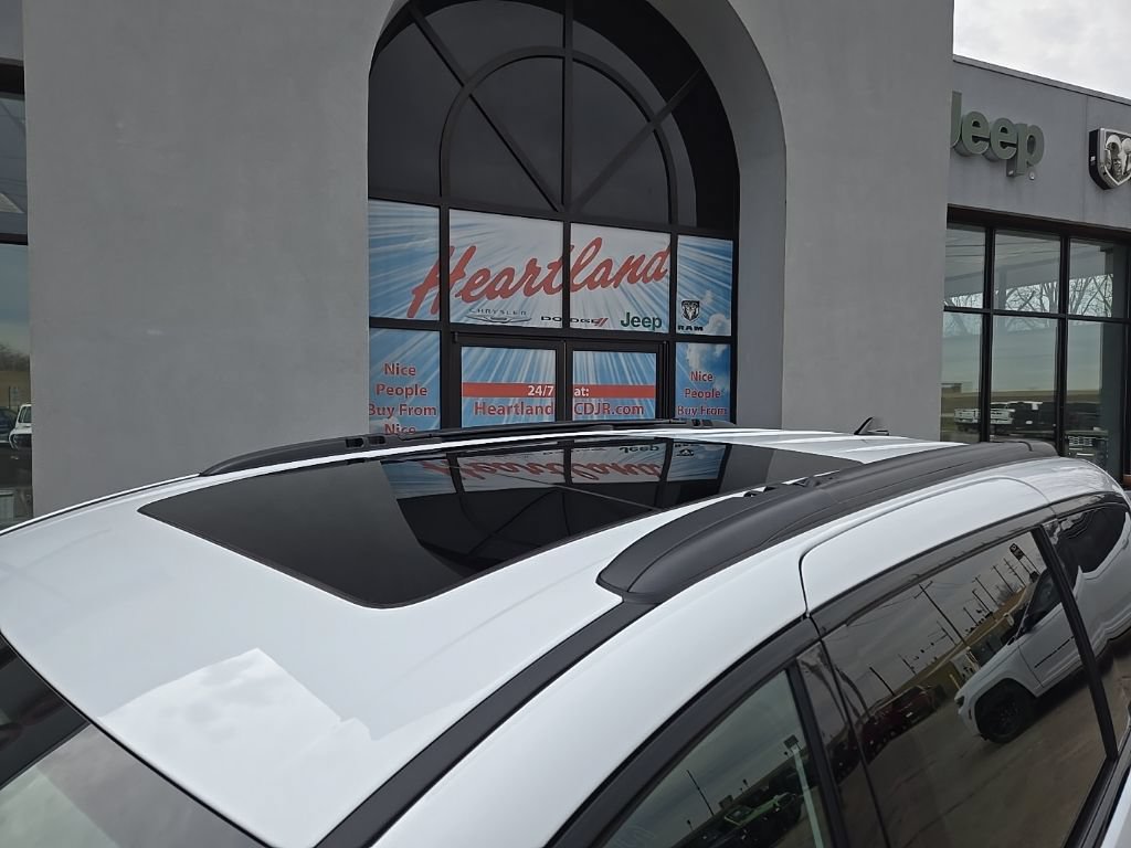 New 2026 Chrysler Pacifica Select w/ S Appearance Package FWD image 18
