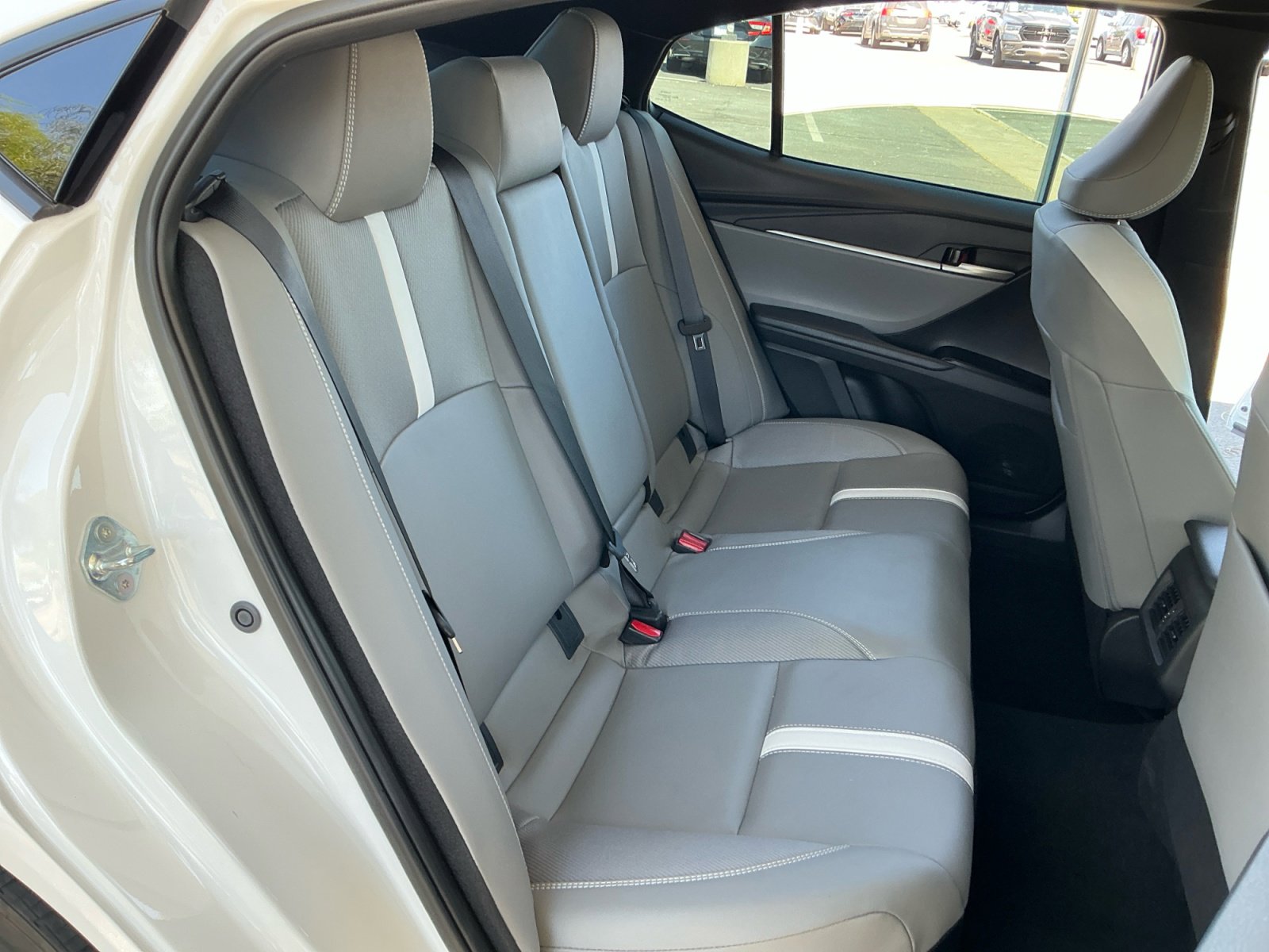 Used 2025 Toyota Camry SE image 18