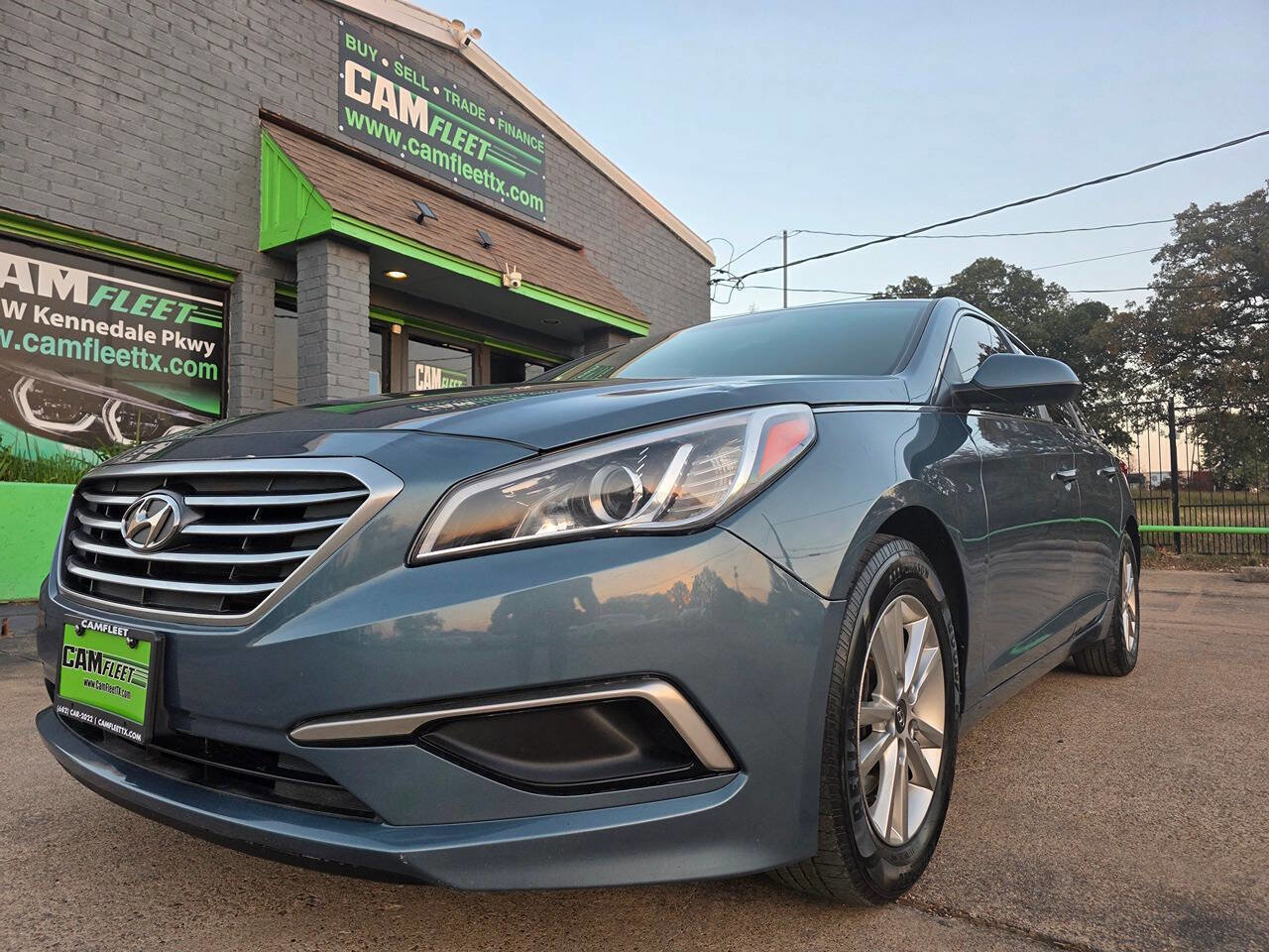 Used 2017 Hyundai Sonata SE image 2