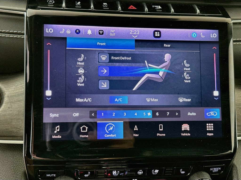 Certified 2023 Jeep Grand Cherokee L Limited w/ Luxury Tech Group II AWD/4WD image 25