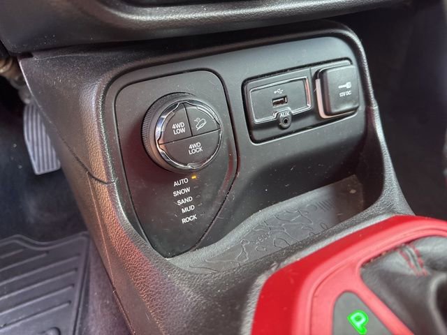 Used 2015 Jeep Renegade Trailhawk w/ Premium Leather Group AWD/4WD image 18