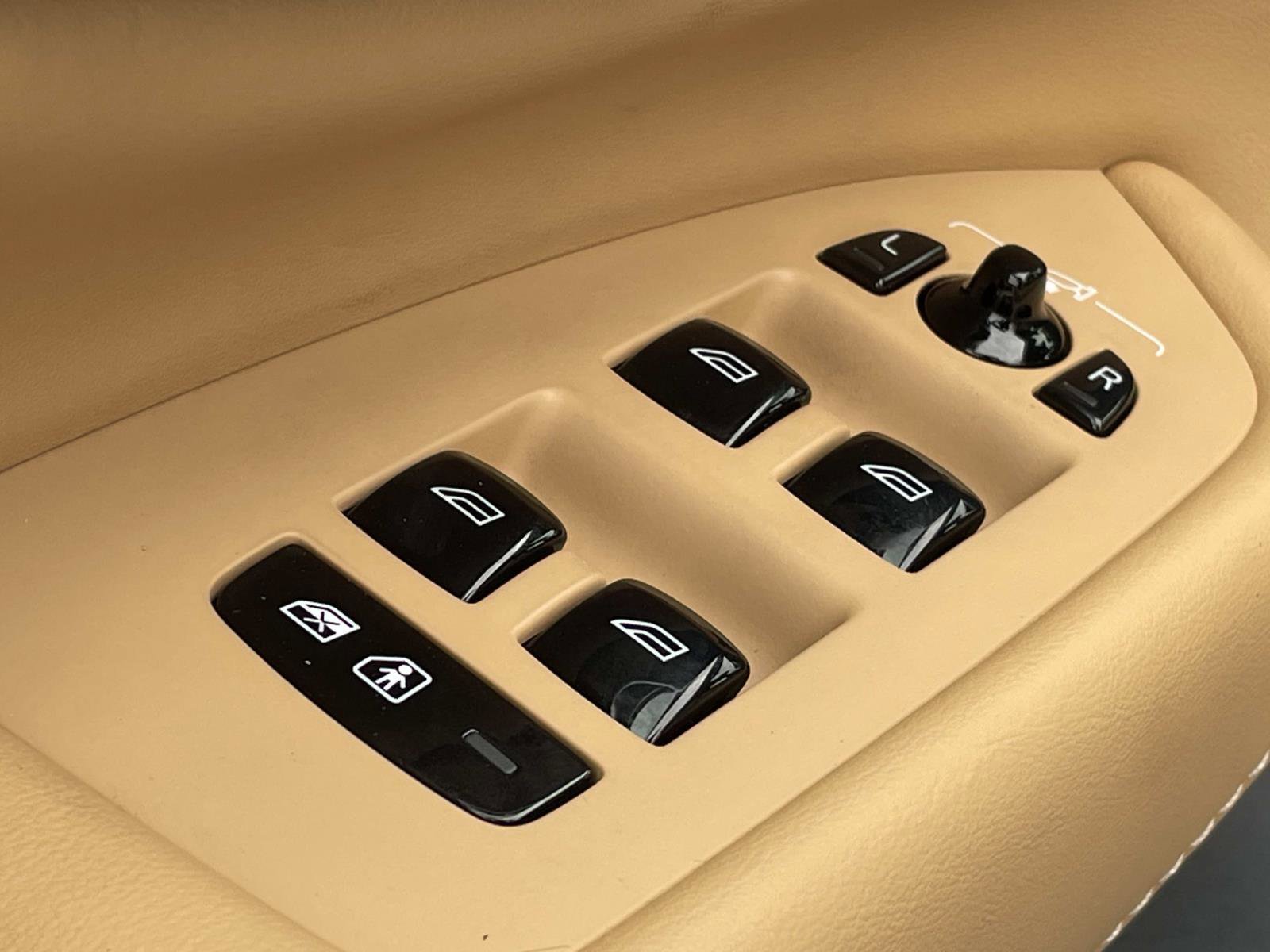 Certified 2024 Volvo XC90 B6 Ultimate w/ Protection Package Premier image 18