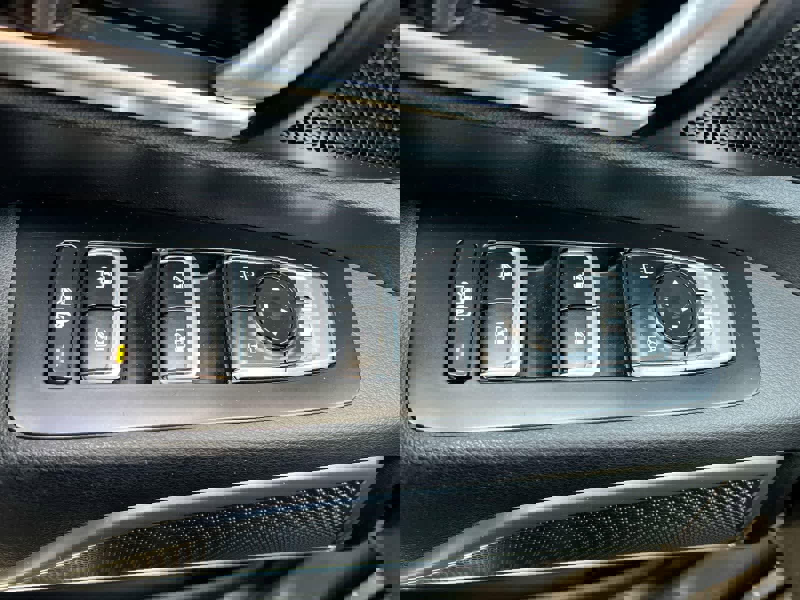 Used 2022 Kia Telluride LX image 17