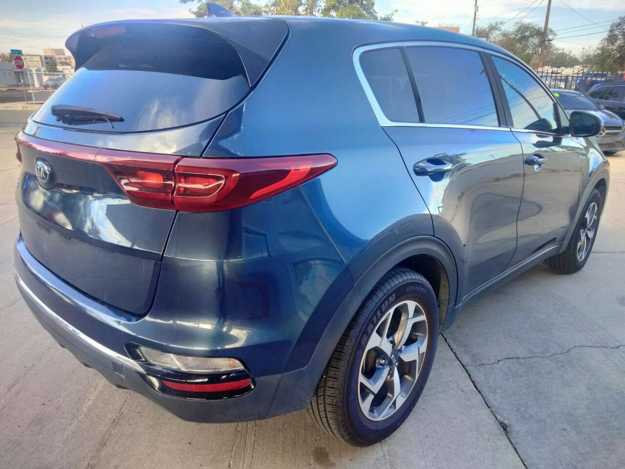 Used 2020 Kia Sportage LX image 3