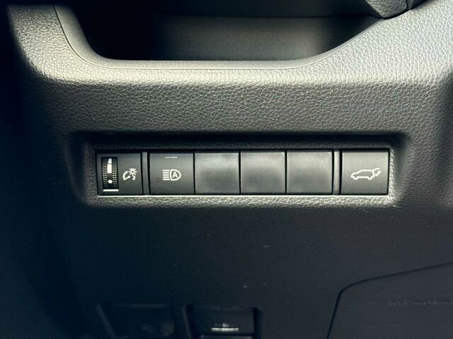 Used 2025 Toyota RAV4 XLE Premium image 33