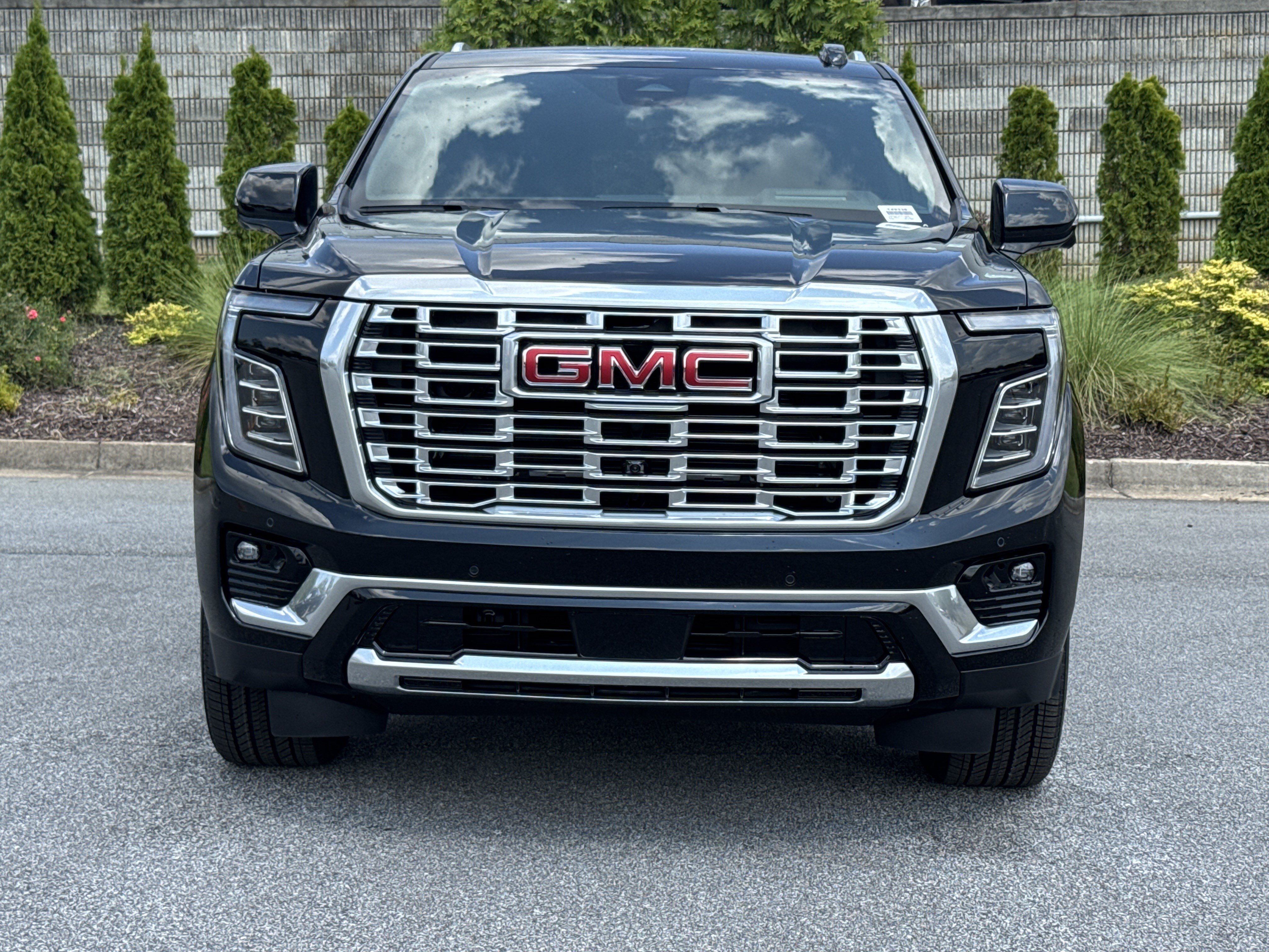 New 2026 GMC Yukon XL Denali w/ Denali Reserve Package AWD/4WD image 3