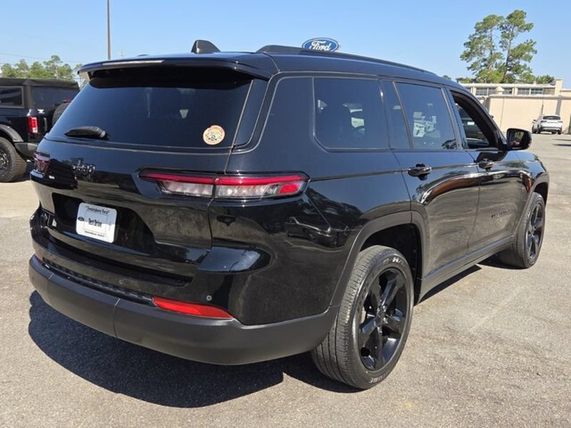 Used 2024 Jeep Grand Cherokee L Altitude AWD/4WD image 14