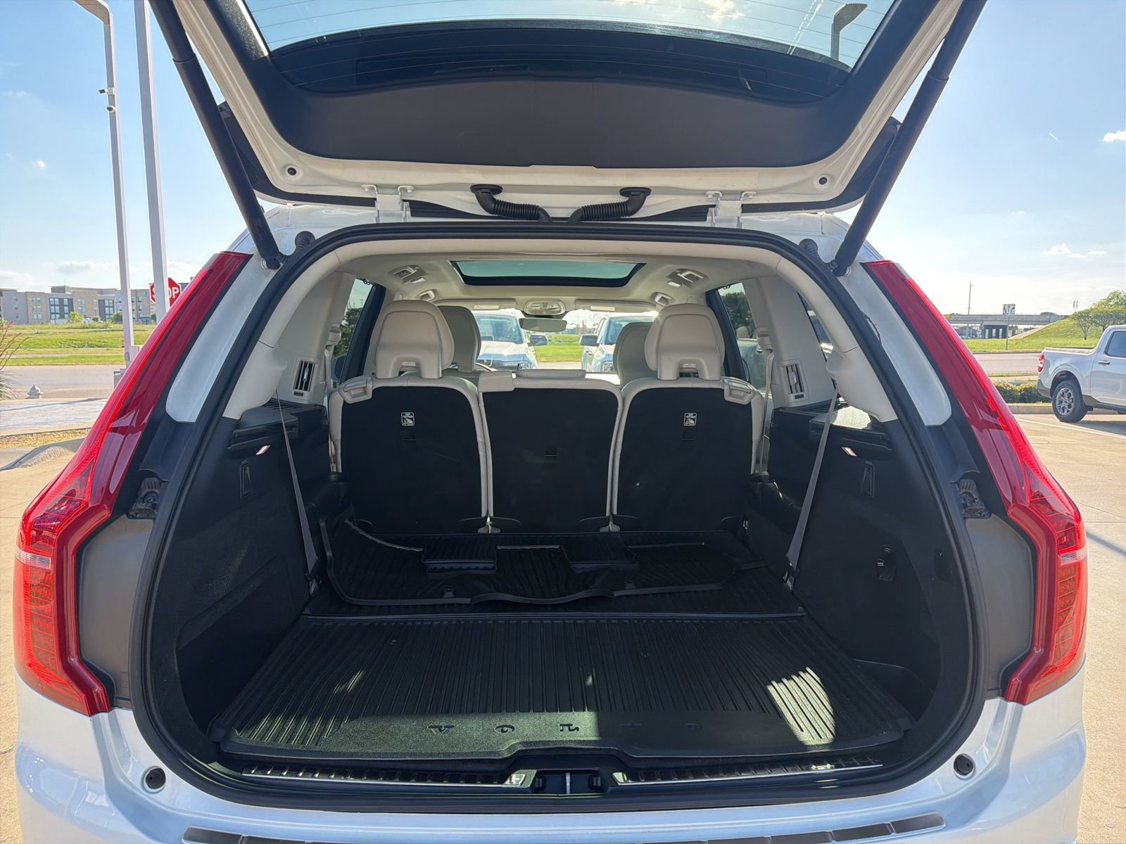 Used 2023 Volvo XC90 B6 Ultimate w/ Protection Package Premier image 5