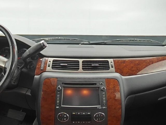 Used 2013 Chevrolet Suburban LTZ AWD/4WD image 31
