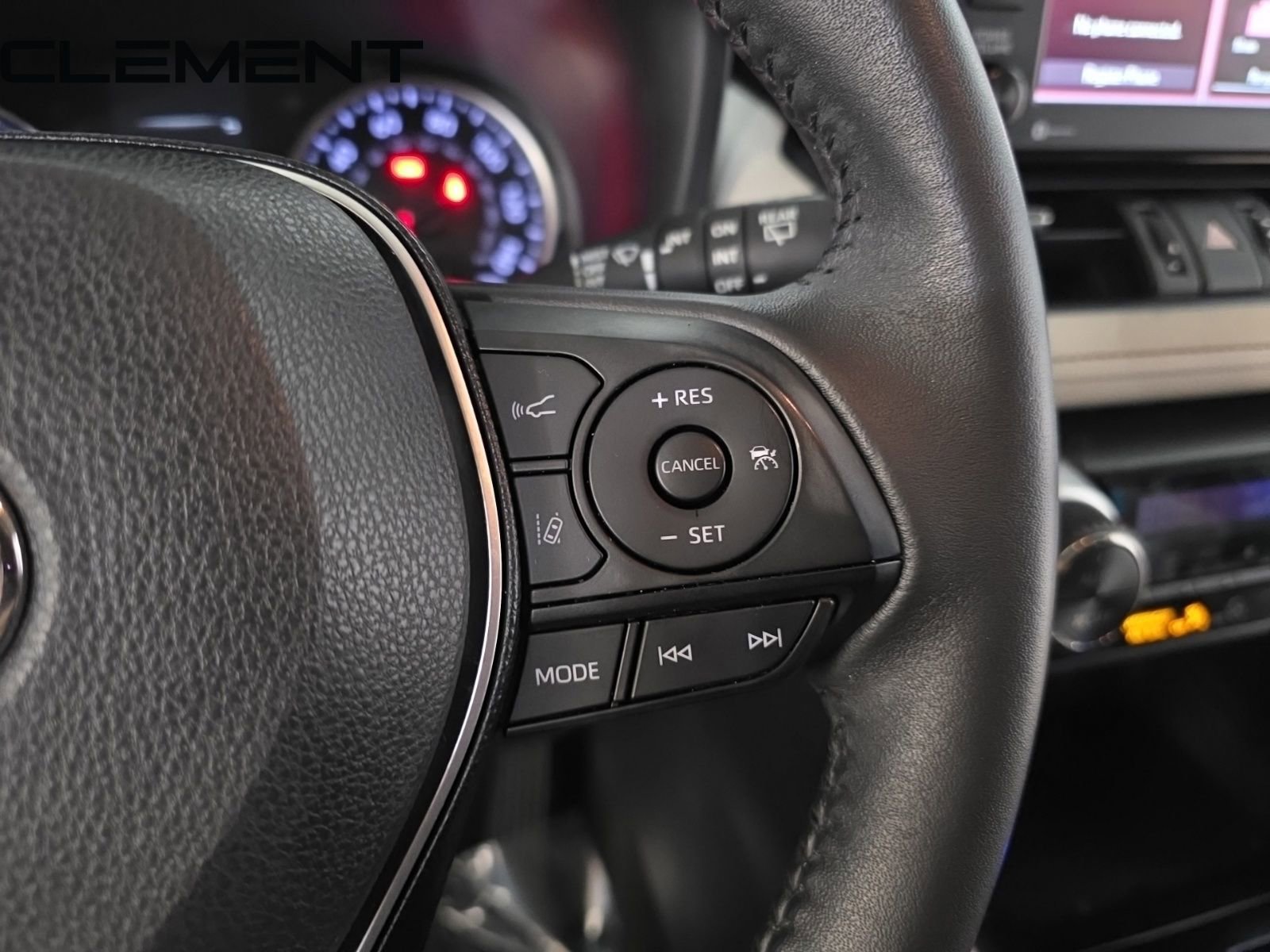 Used 2021 Toyota RAV4 XLE Premium image 17