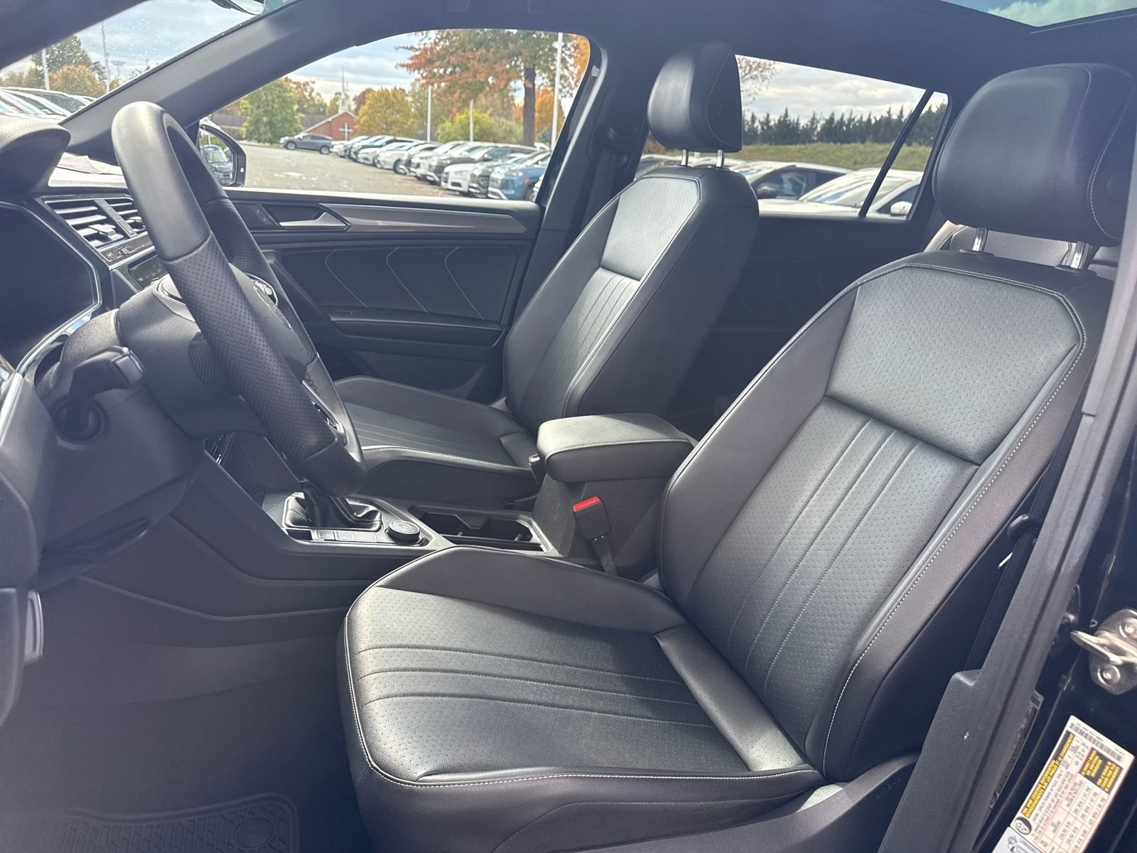 Certified 2022 Volkswagen Tiguan SE R-Line image 10