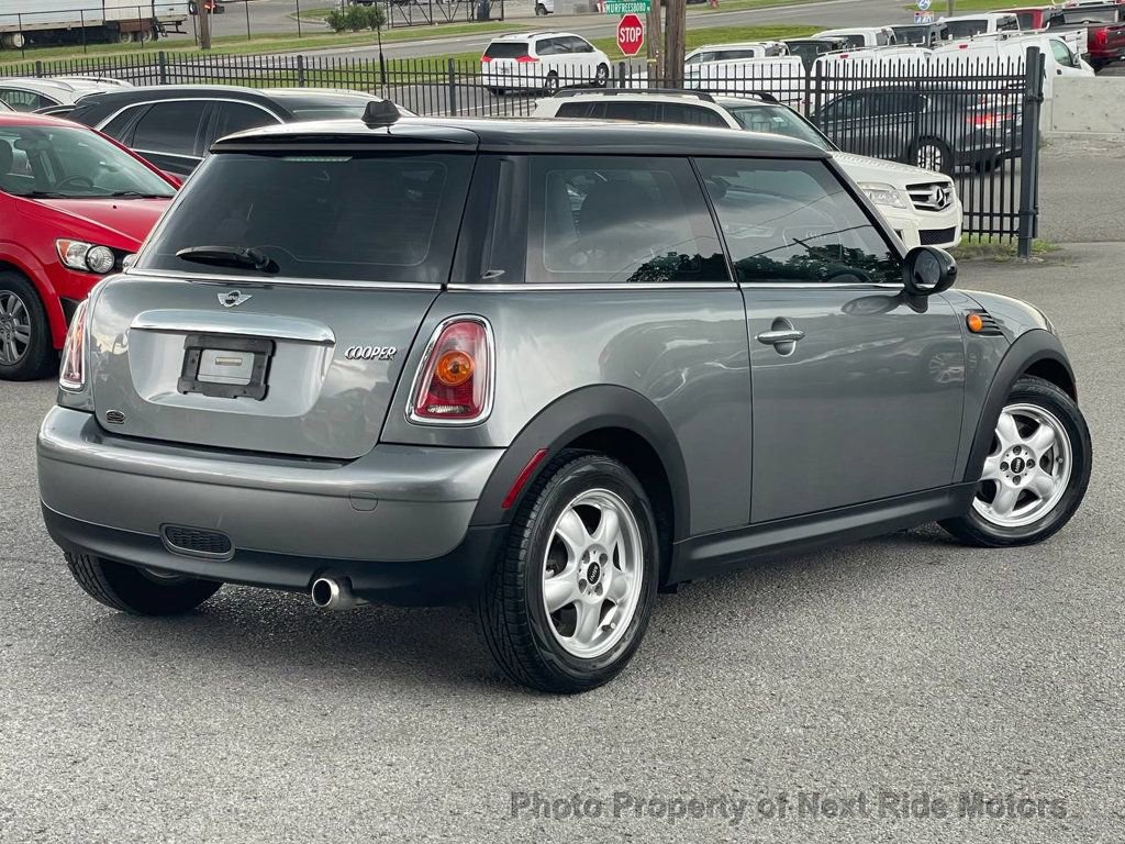 Used 2010 MINI Cooper Hardtop image 2