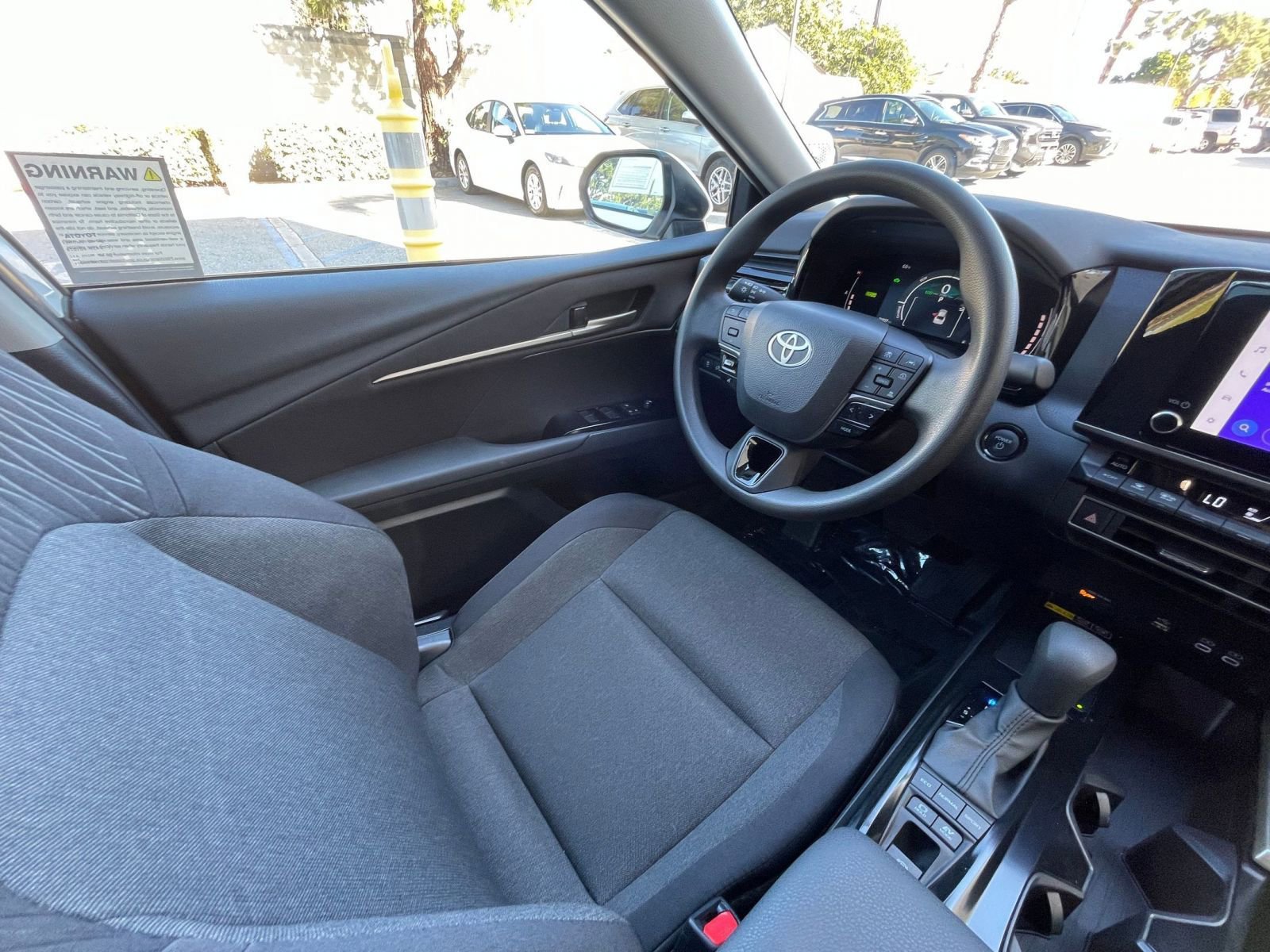 Used 2025 Toyota Camry LE image 34