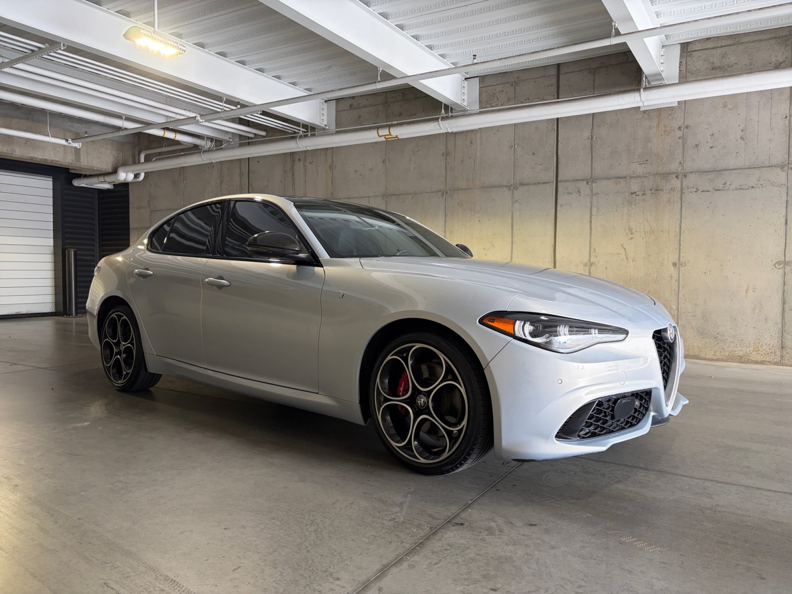 Used 2024 Alfa Romeo Giulia Ti AWD/4WD image 9