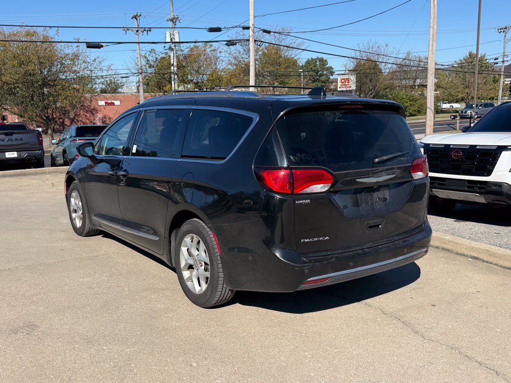 Used 2017 Chrysler Pacifica Touring-L Plus w/ Advanced Safetytec Group FWD image 8