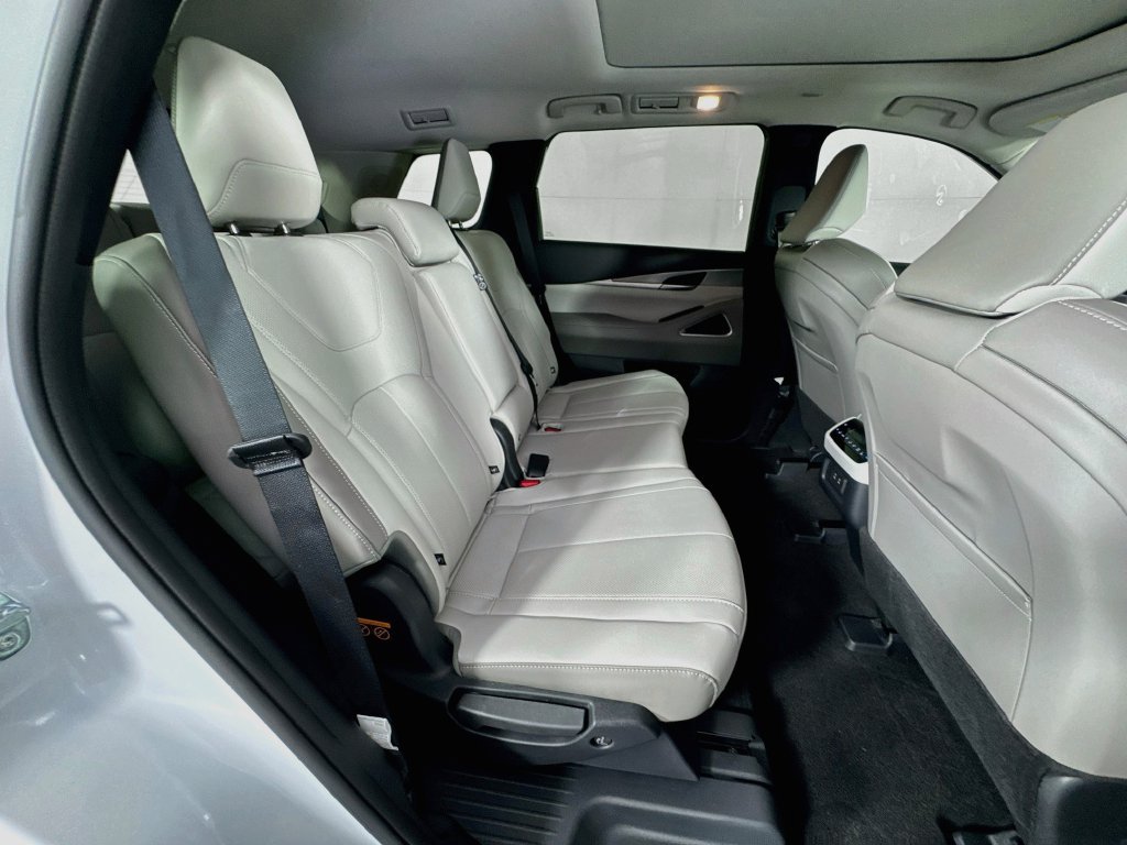 Certified 2027 INFINITI QX60 Luxe w/ Family Package FWD image 39