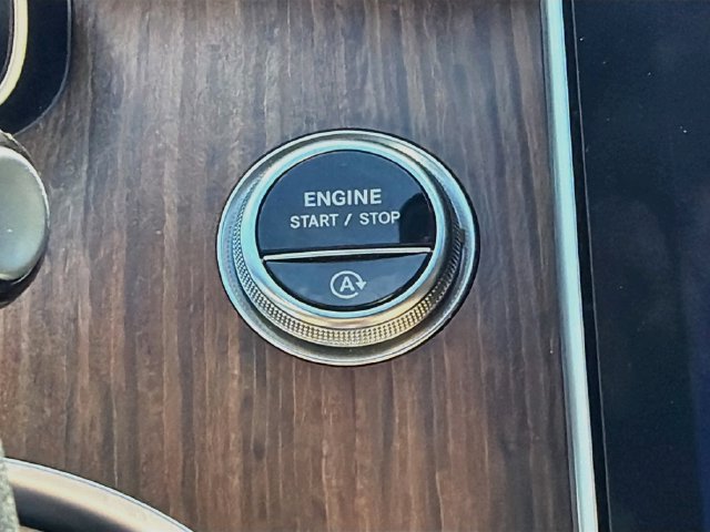 Used 2024 Mercedes-Benz C 300 Sedan image 34