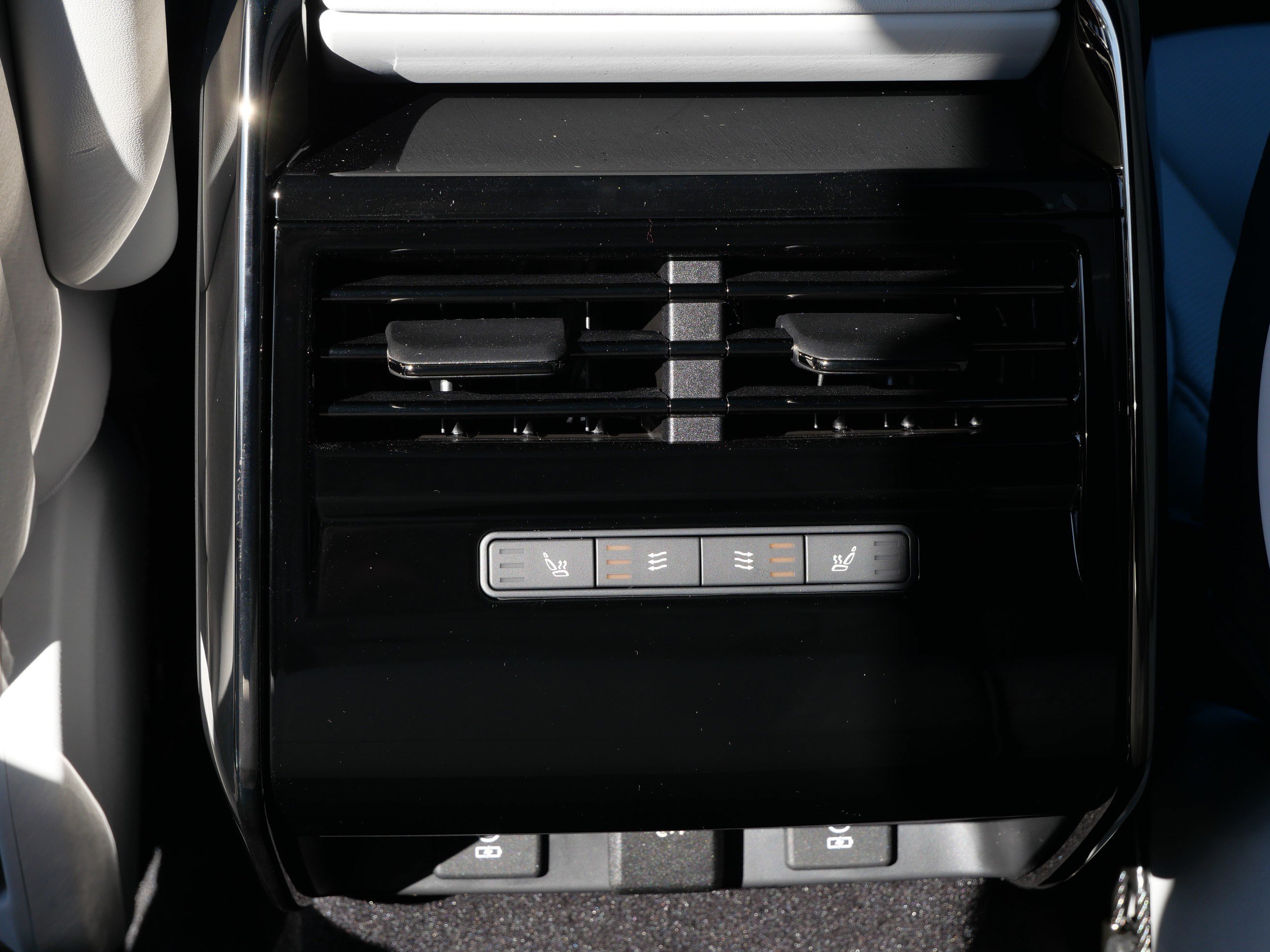 New 2027 Land Rover Range Rover Sport SE AWD/4WD image 8