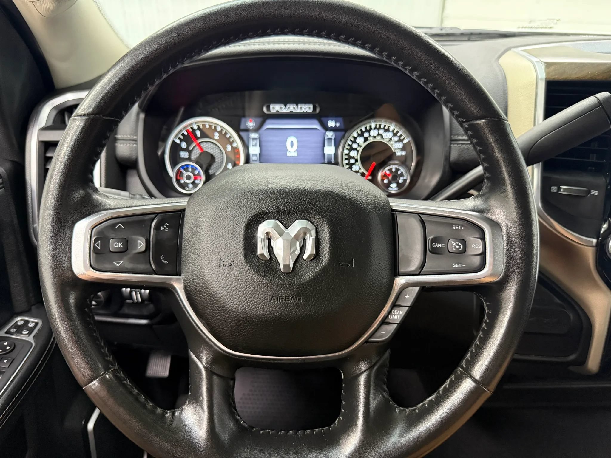 Used 2024 RAM 2500 Laramie AWD/4WD image 19