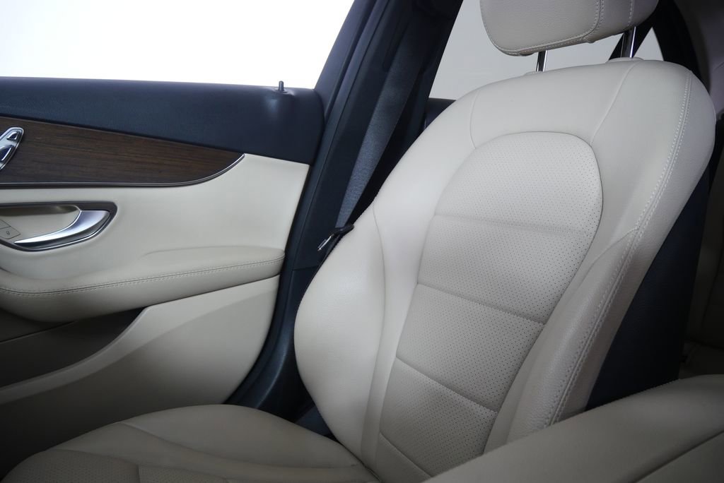Used 2019 Mercedes-Benz C 300 4MATIC Sedan image 22
