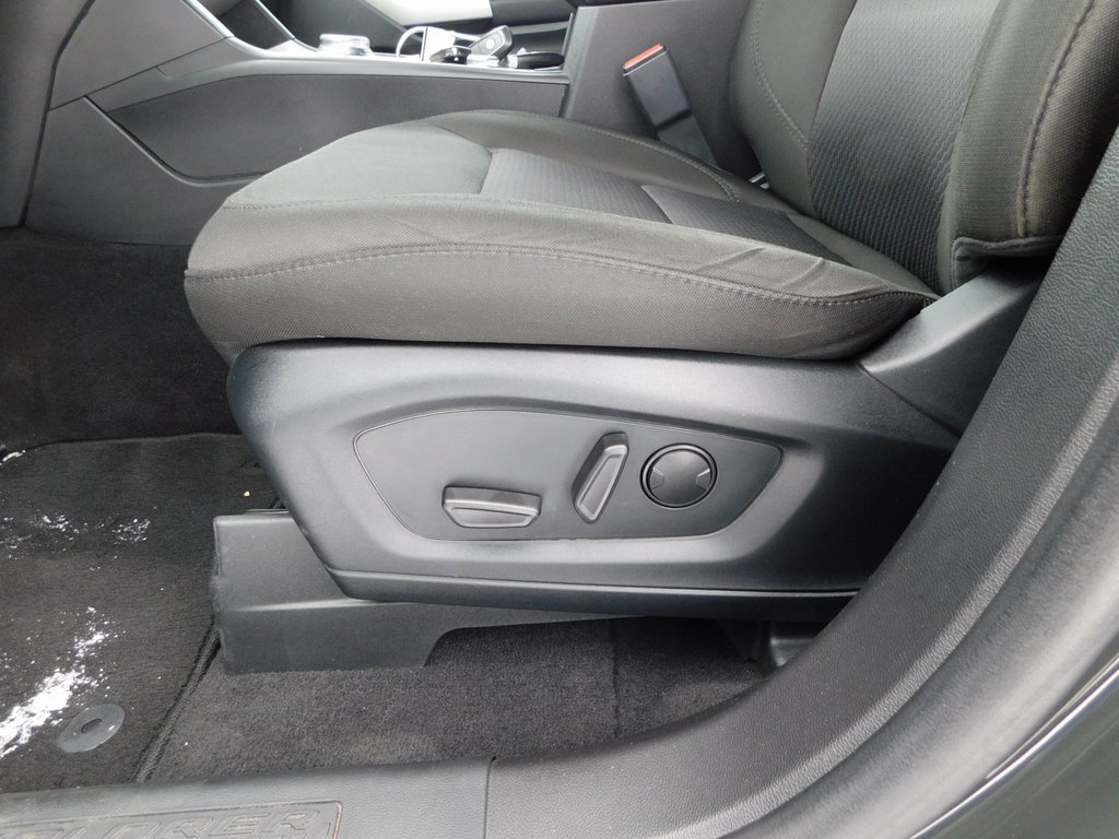 Used 2023 Ford Explorer XLT image 13