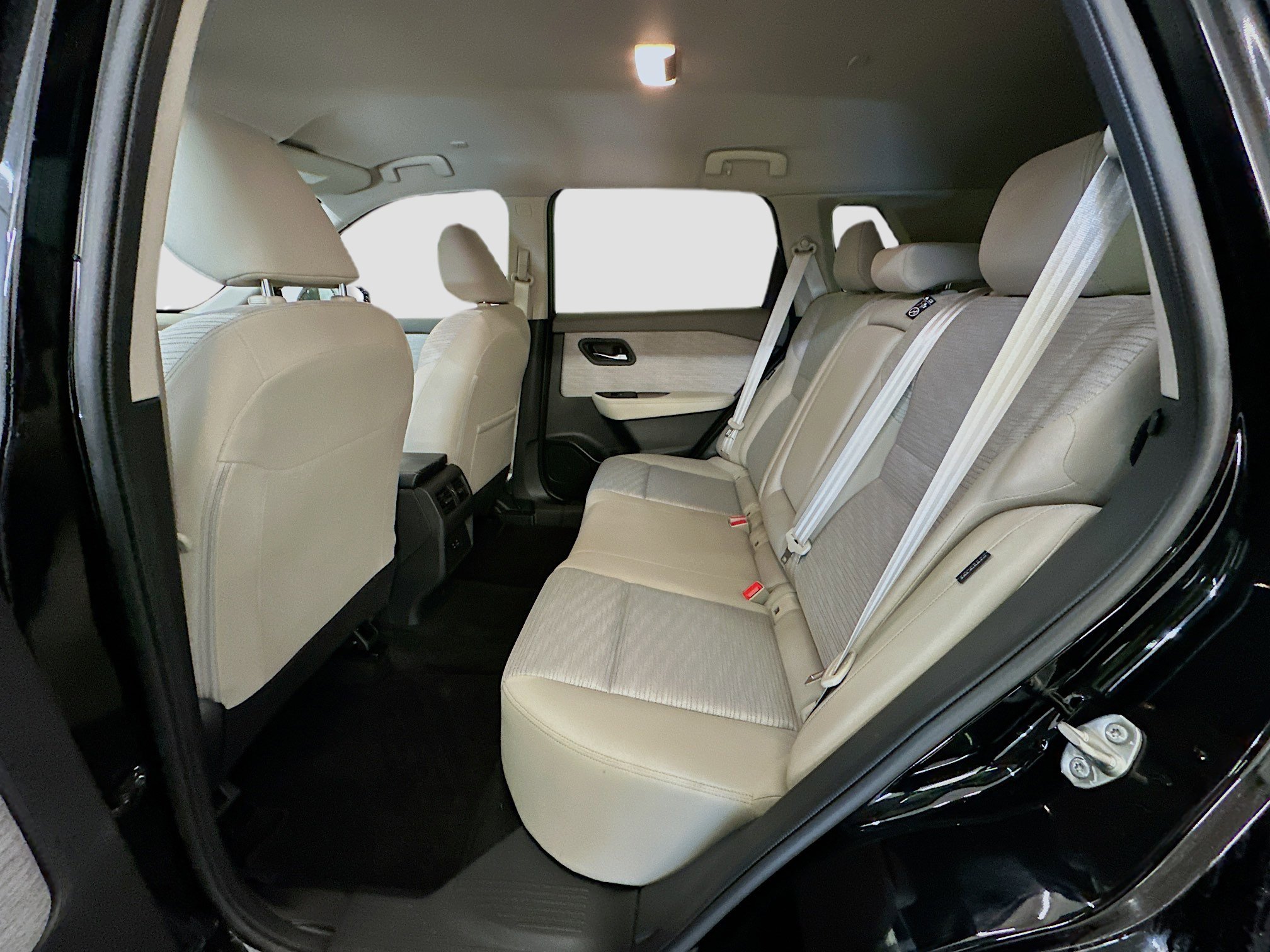 Used 2023 Nissan Rogue SV AWD/4WD image 28