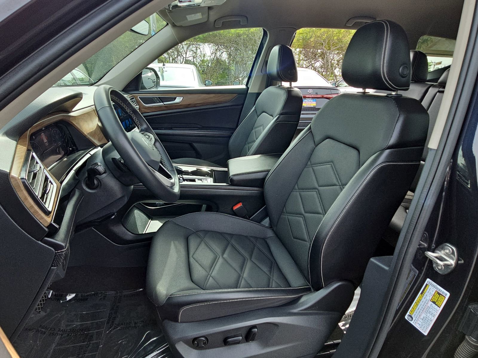 Used 2024 Volkswagen Atlas SE image 17