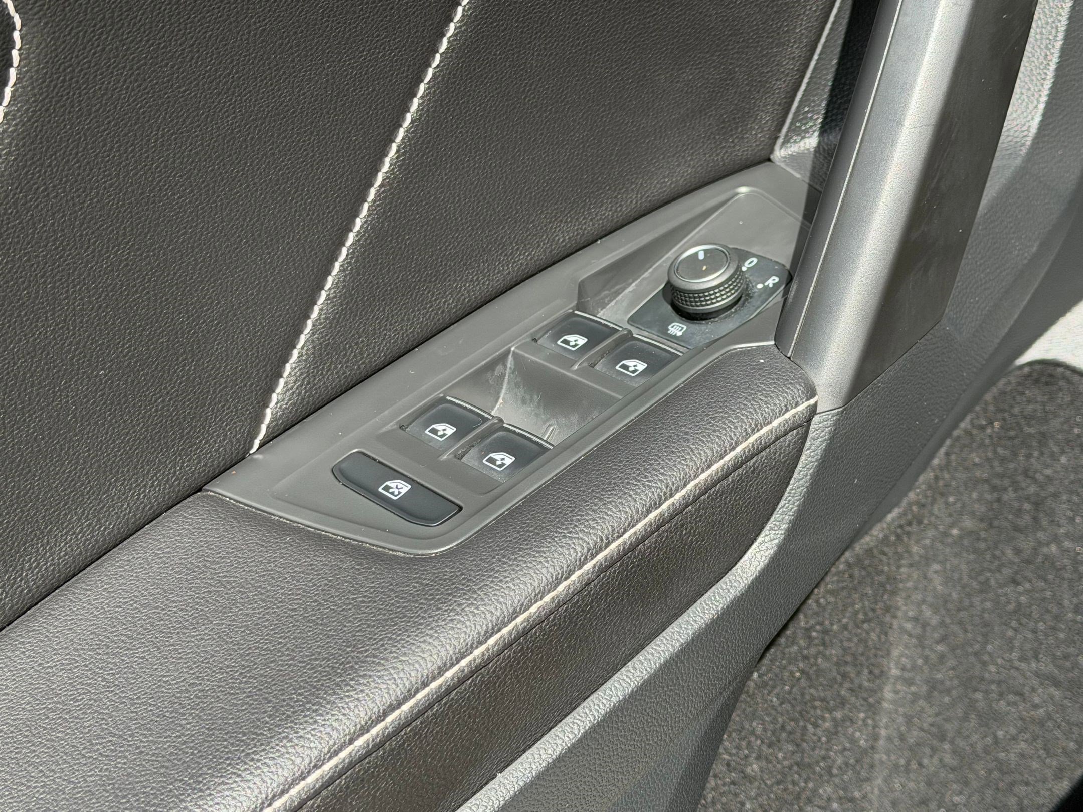 Certified 2022 Volkswagen Tiguan SE image 21