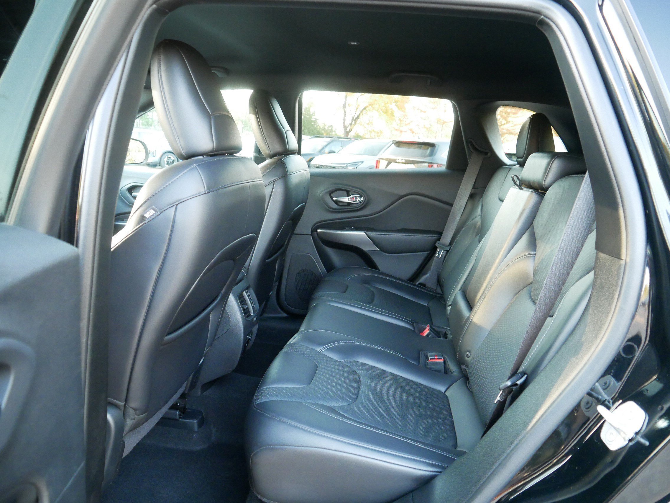 Used 2019 Jeep Cherokee High Altitude AWD/4WD image 34