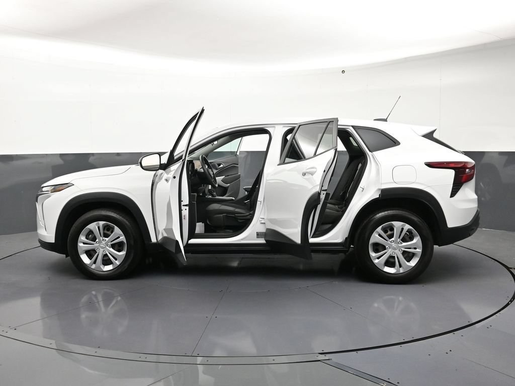 Used 2024 Chevrolet Trax LS FWD image 34