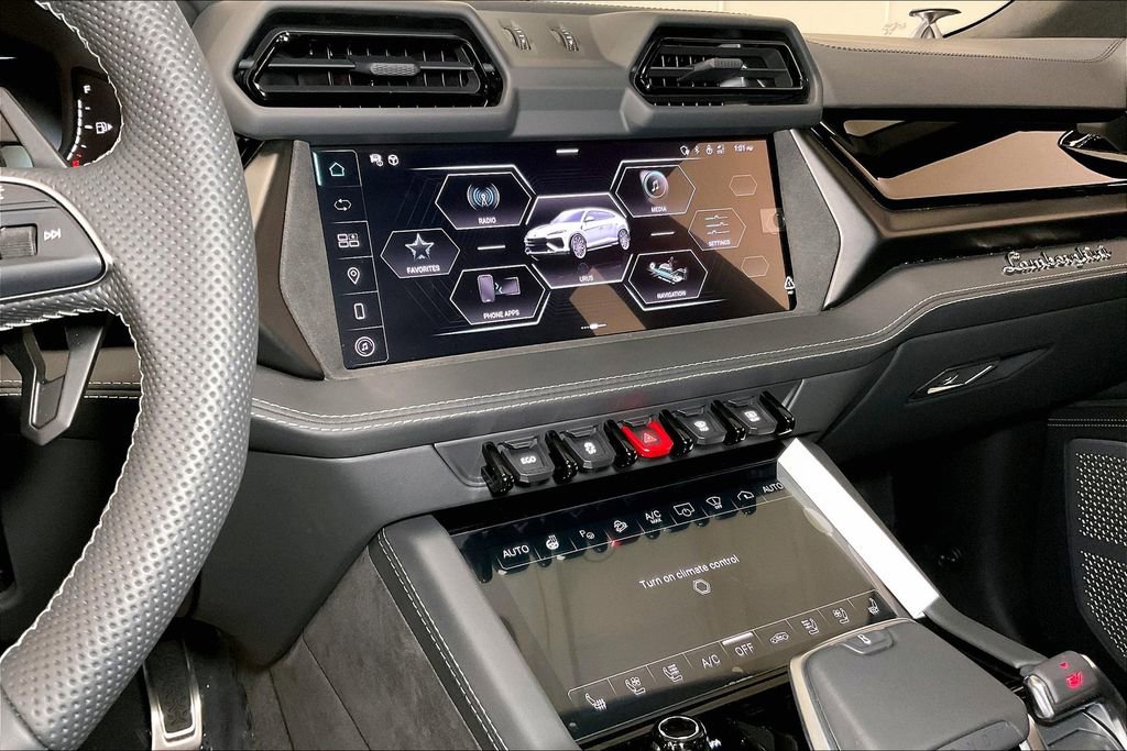 Used 2025 Lamborghini Urus SE image 11