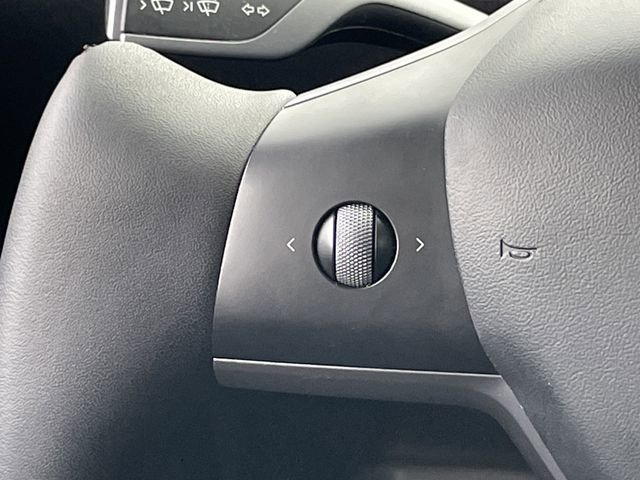 Used 2022 Tesla Model Y Long Range image 12