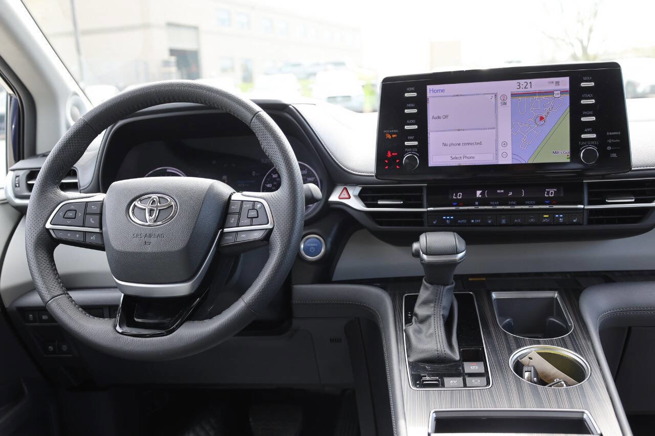Used 2023 Toyota Sienna Limited AWD/4WD image 23