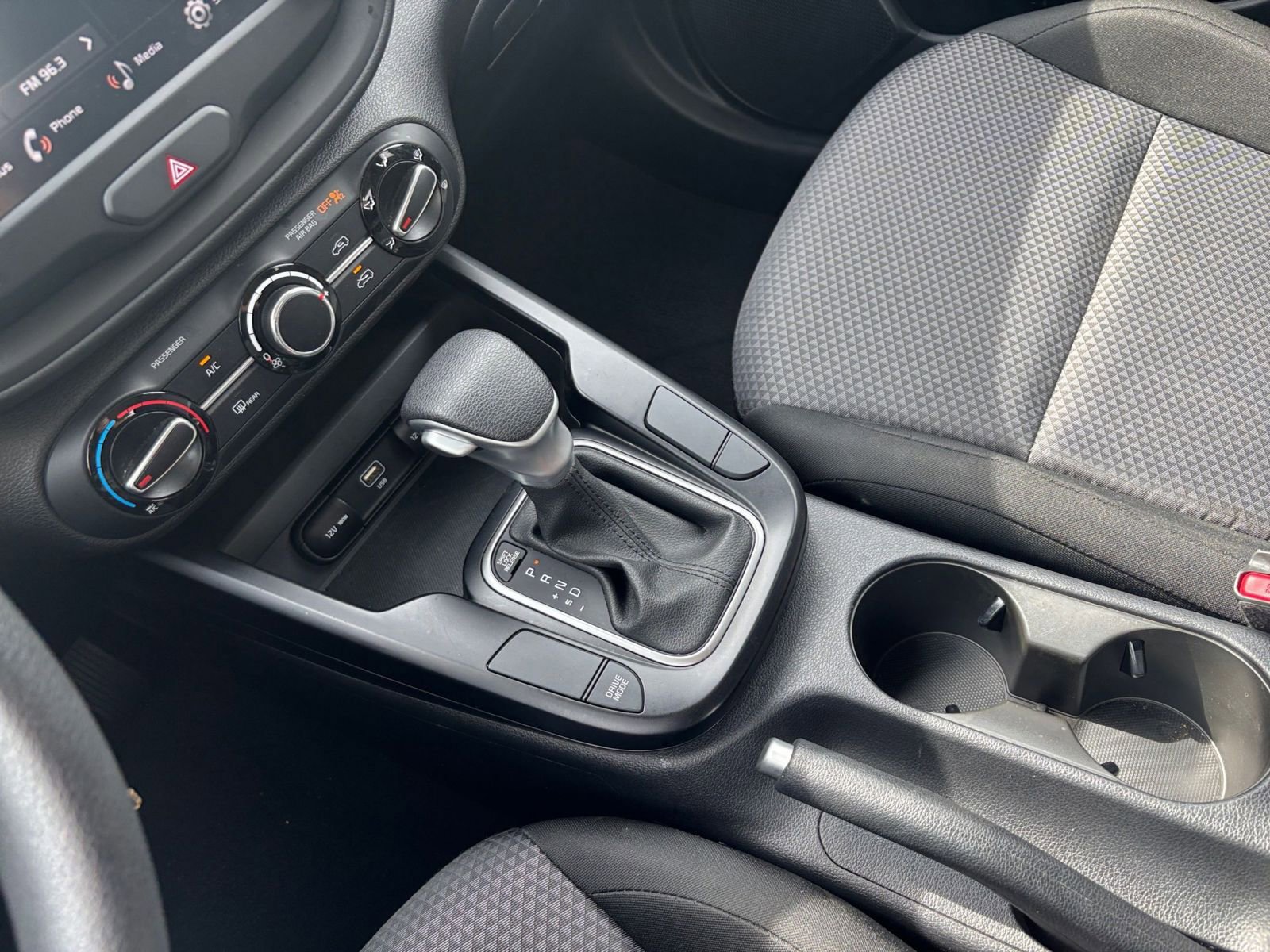 Used 2025 Kia Soul LX w/ LX Technology Package FWD image 39