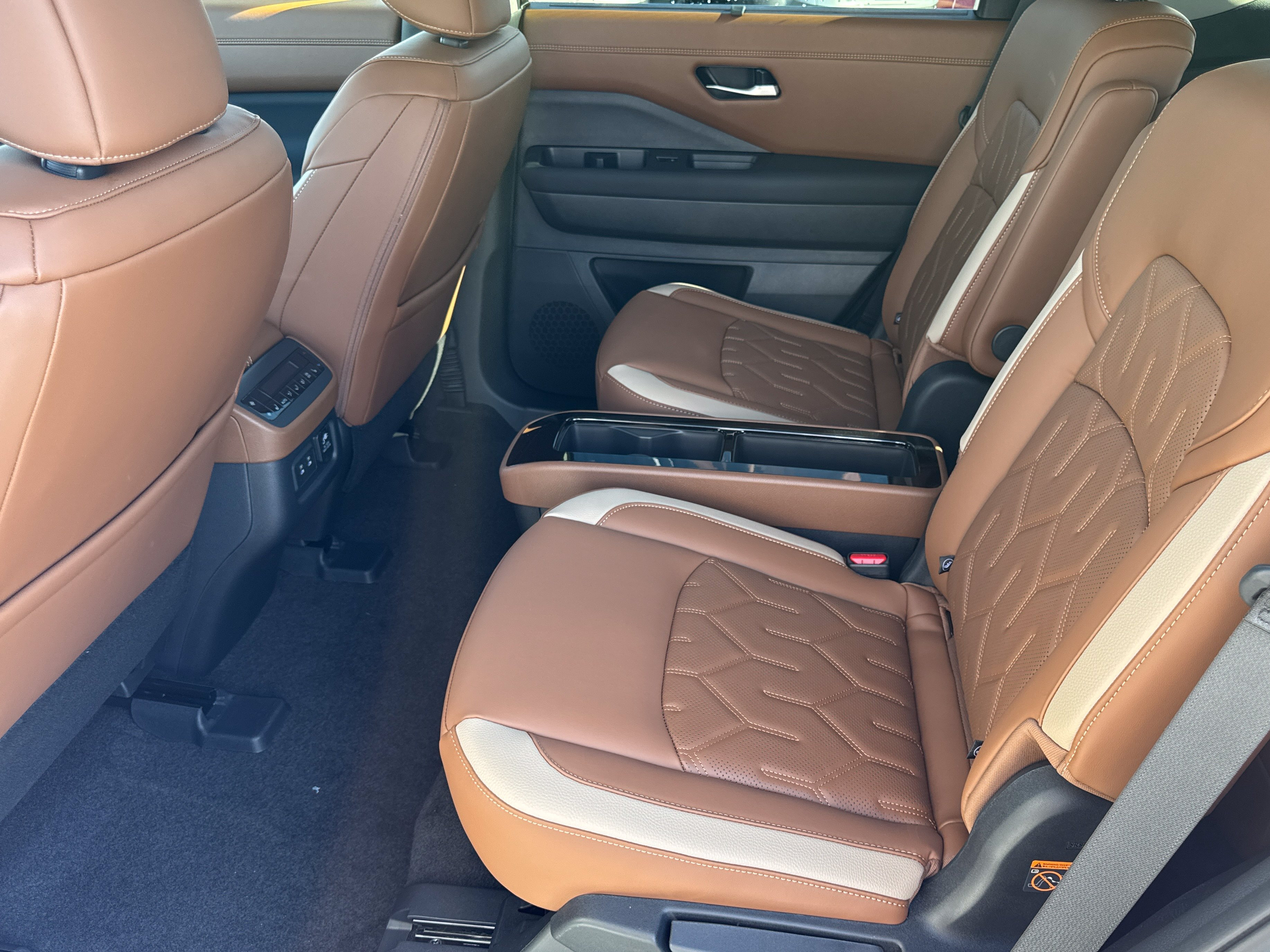 New 2026 Nissan Pathfinder Platinum AWD/4WD image 16
