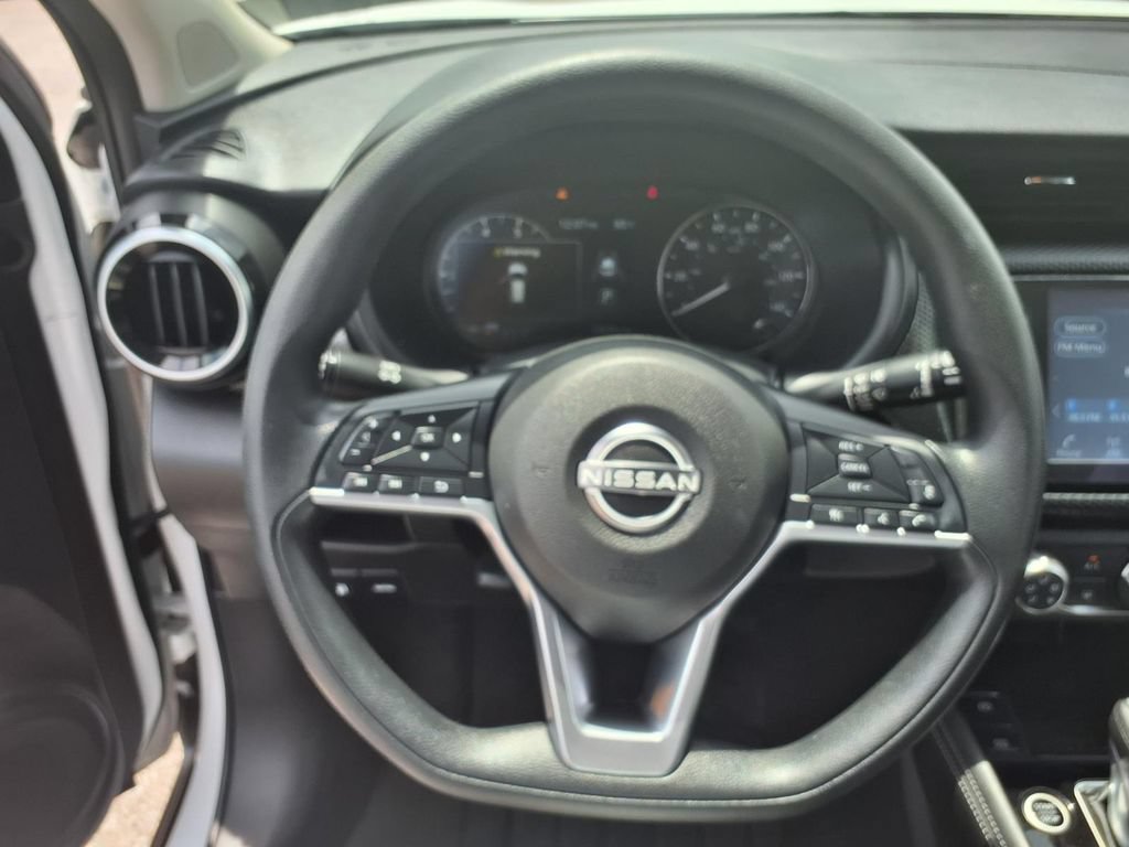 Used 2023 Nissan Kicks SV FWD image 8