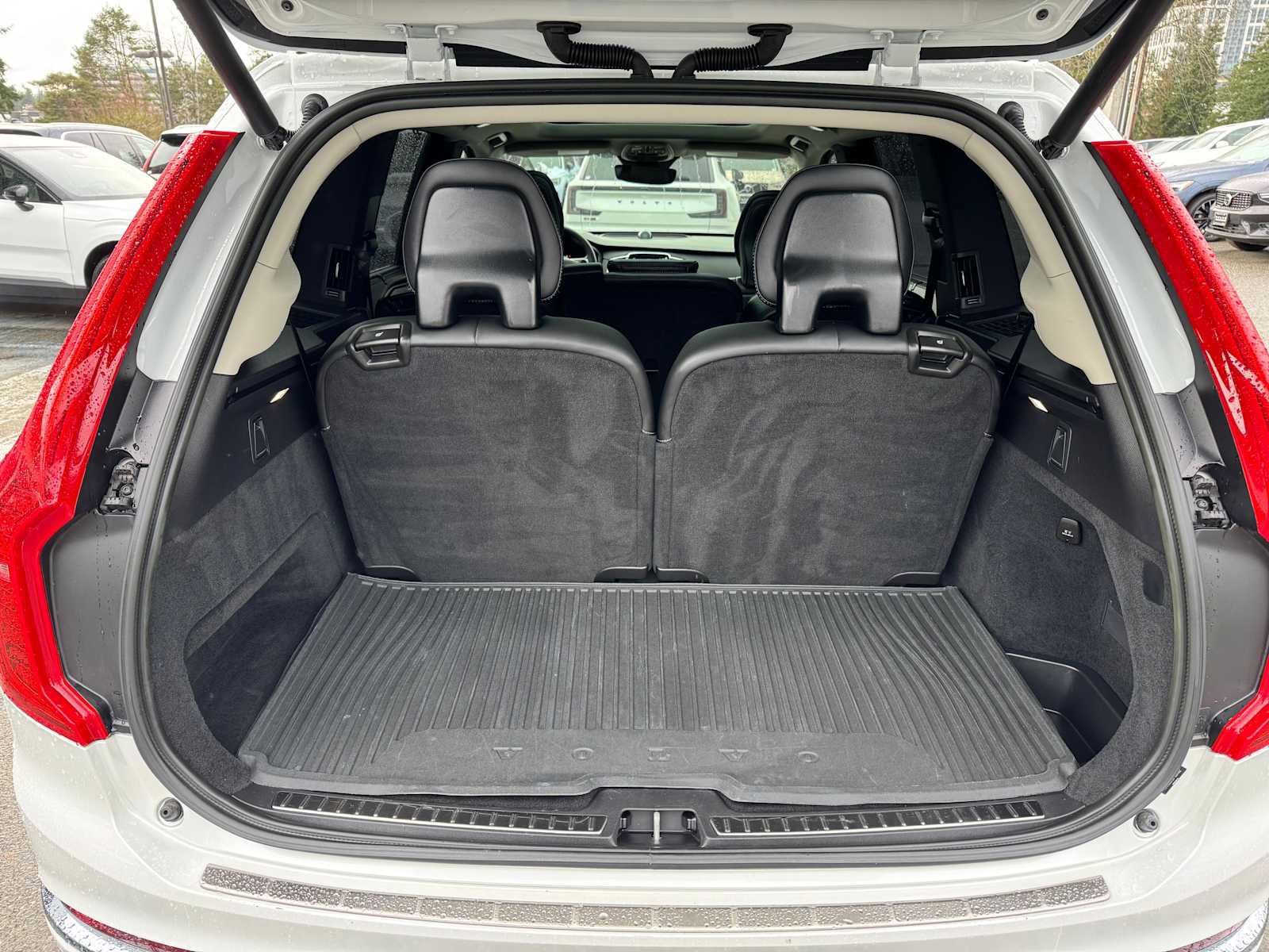 Used 2023 Volvo XC90 T8 Ultimate w/ Protection Package Premier image 17