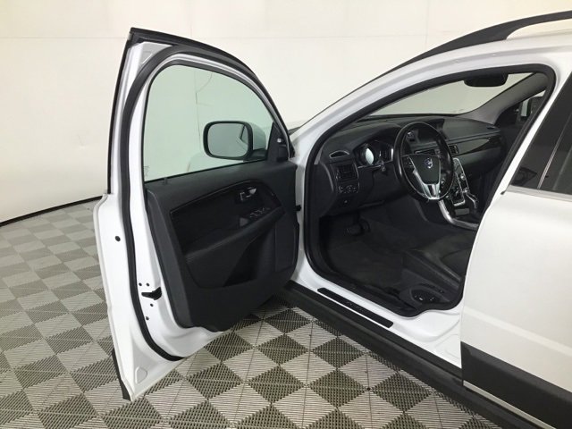 Used 2016 Volvo XC70 T5 Platinum w/ Climate Package image 10